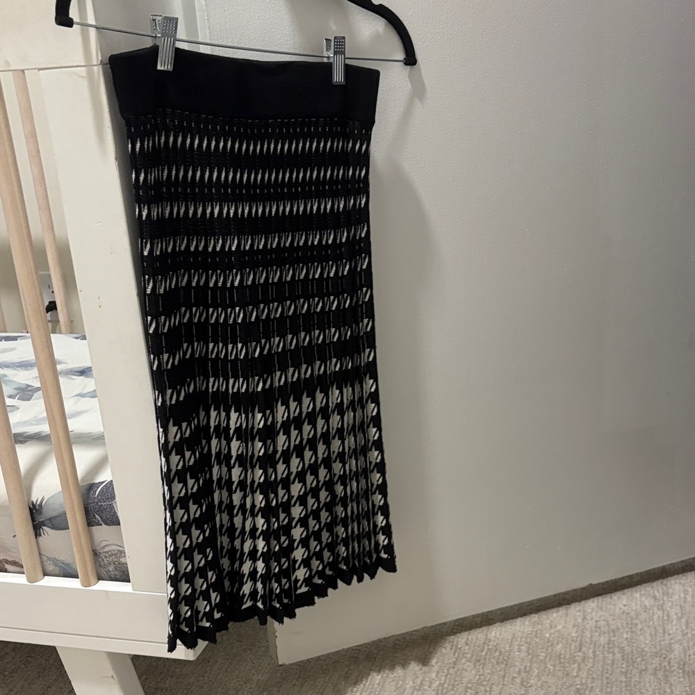 Banana Republic Black and White A-Line Skirt